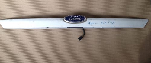 Ford Focus III Csomagtérajtó díszléc, mikrokapcsolóval, rendszámtábla világítással